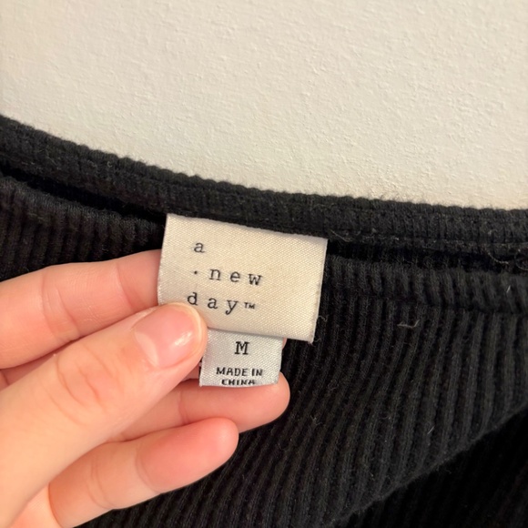 Black Ribbed Ruffle Tank Top - Picture 4 of 4